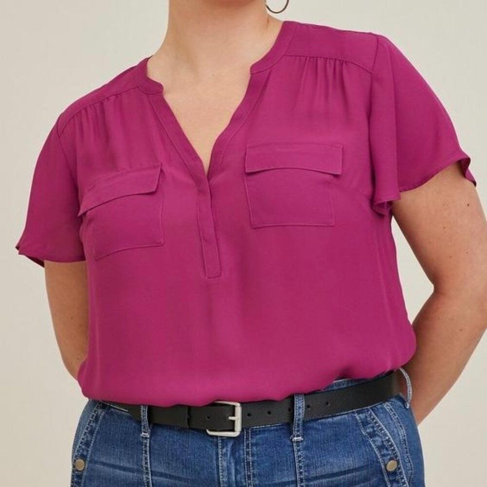Torrid Dark Magenta Harper flutter sleeves 1/4button chest pockets tunic, size 4